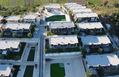 BODRUM'A 20DK, HAVAALANINA 10DK GÖL MANZARALI HAVUZLU SİTEDE 2+1